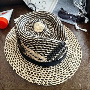 NWT Bailey’s of Hollywood Panama Fedora Hat Black & Tan Woven Sz SM